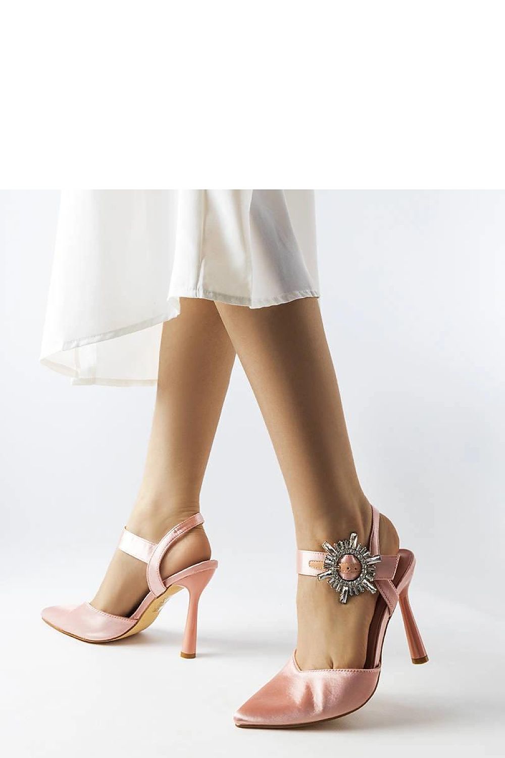 Beżowe satynowe sandały na szpilce Linda - Solea