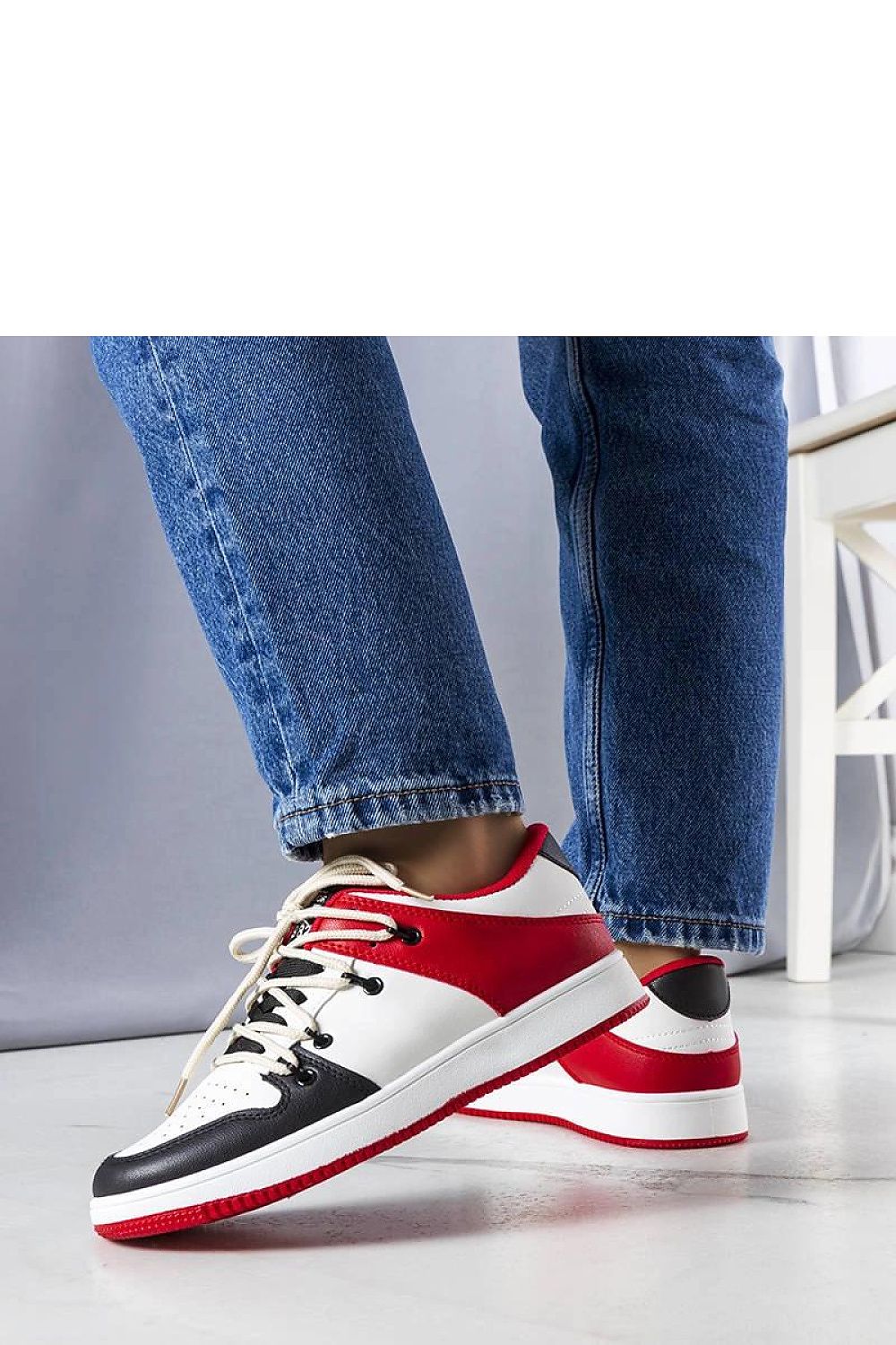 Czarno-czerwone retro sneakersy Shari - Solea