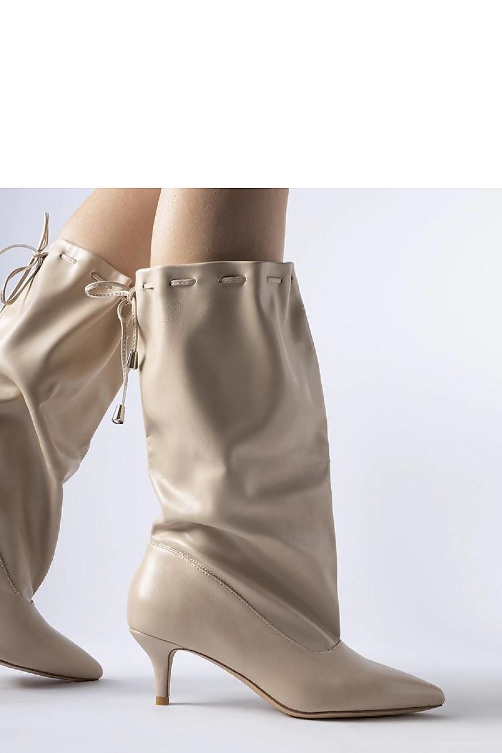   Beżowe kozaki na niskiej szpilce Deserres - Solea 