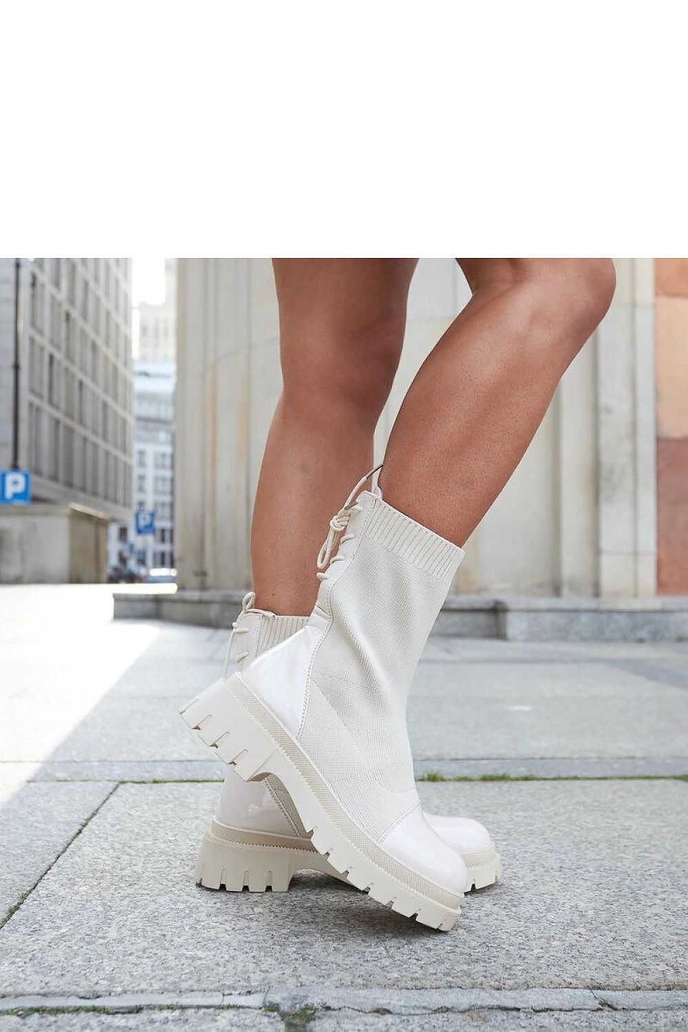   Beżowe skarpetkowo-lakierowane botki Albertina - Solea 