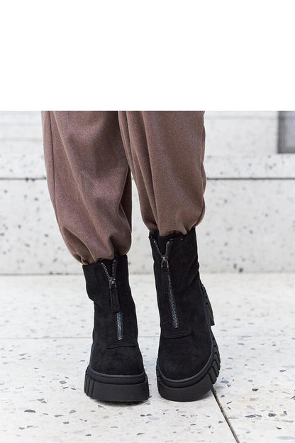   Czarne botki damskie ocieplane na zamek z grubą podeszwą wykonane z eko-zamsz Azzurra - Solea 