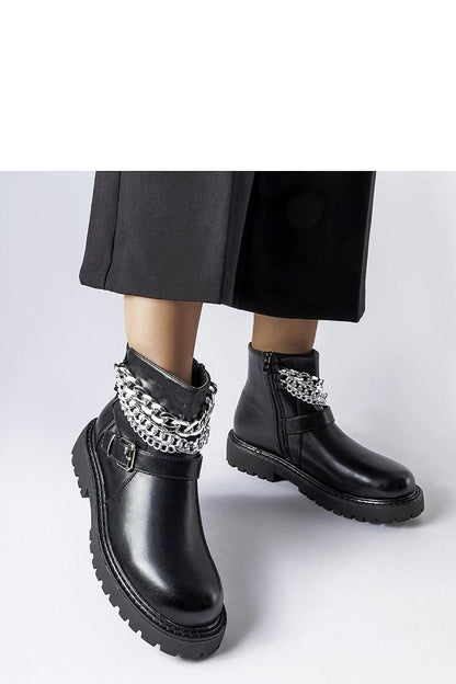   Czarne botki z ozdobnymi łańcuchami Mezzavia - Solea 