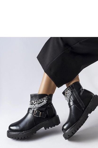   Czarne botki z ozdobnymi łańcuchami Mezzavia - Solea 