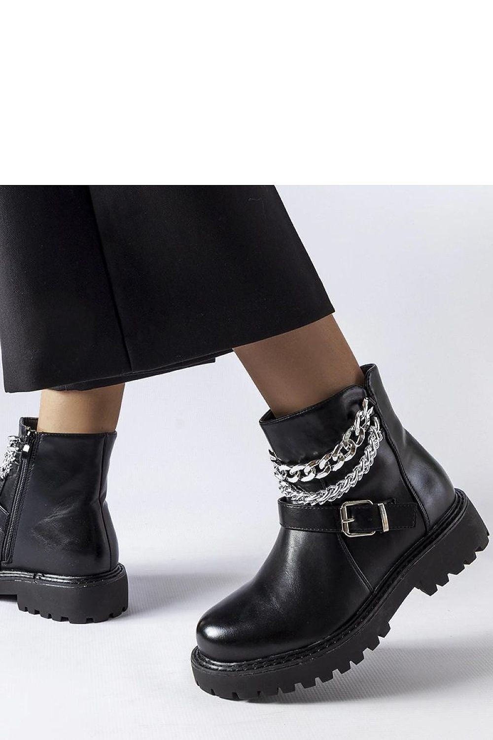   Czarne botki z ozdobnymi łańcuchami Mezzavia - Solea 