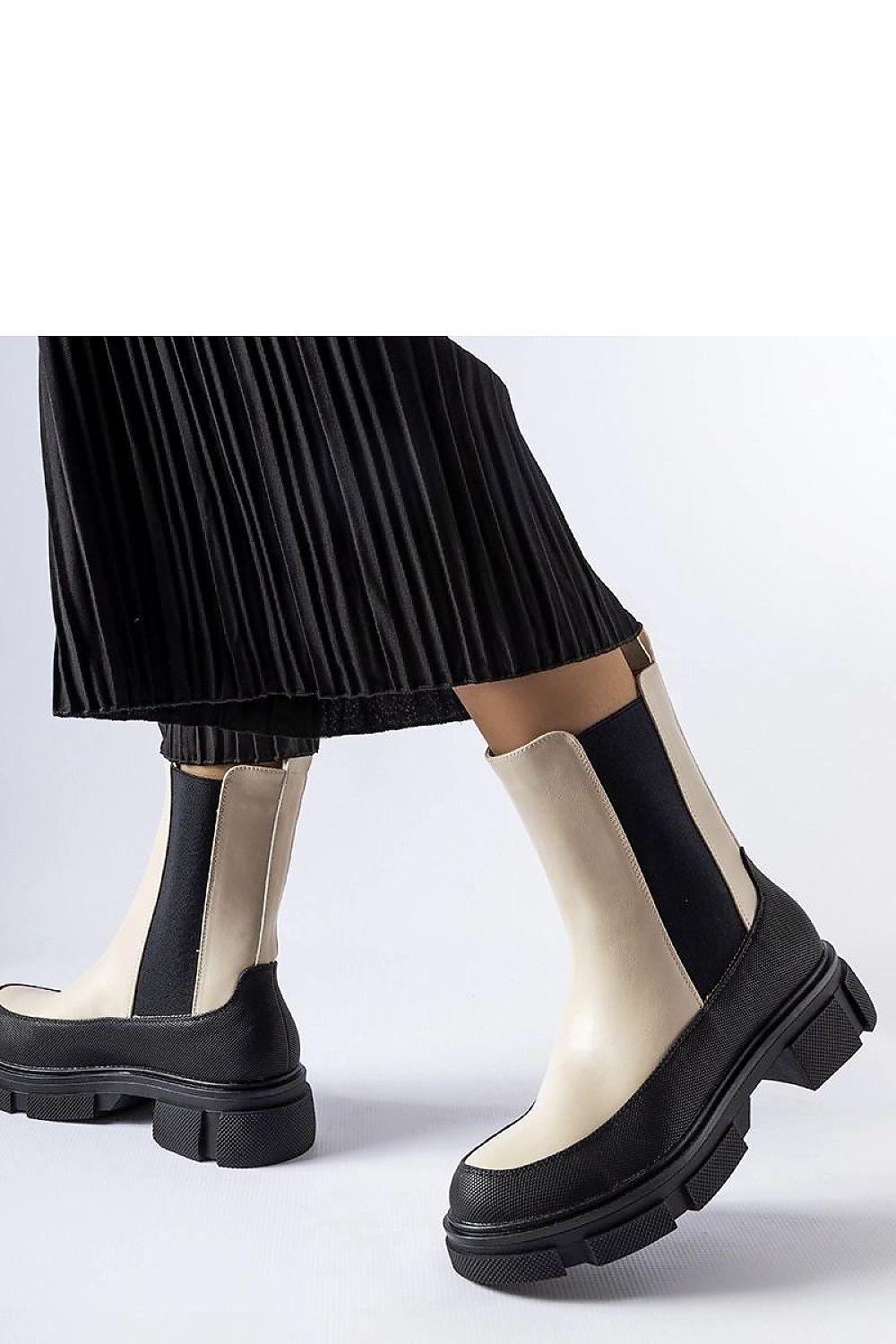   Beżowo-czarne wsuwane botki Faisal - Solea 