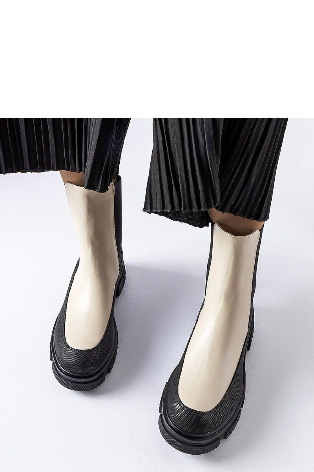   Beżowo-czarne wsuwane botki Faisal - Solea 