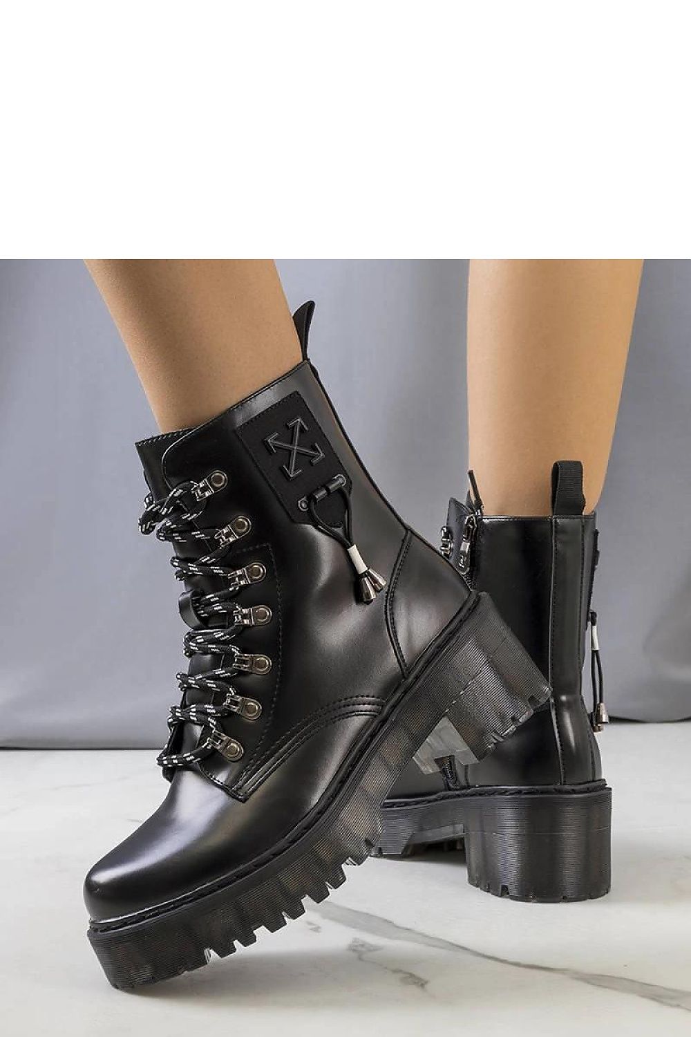   Czarne botki z ozdobnym wiązaniem Laverda - Solea 