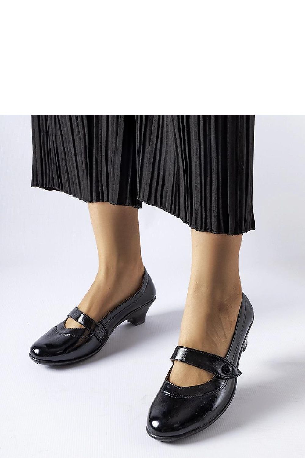   Czarne czółenka na niskim słupku Simi - Solea 