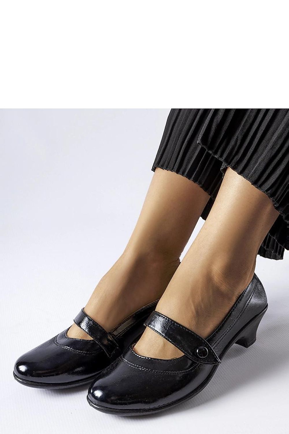   Czarne czółenka na niskim słupku Simi - Solea 