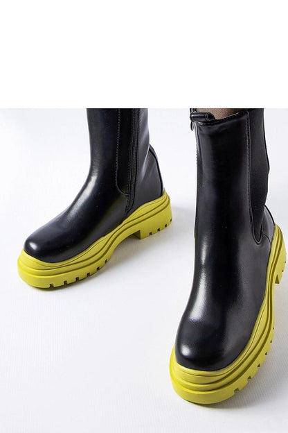   Czarne botki na kolorowej podeszwie Delebio - Solea 