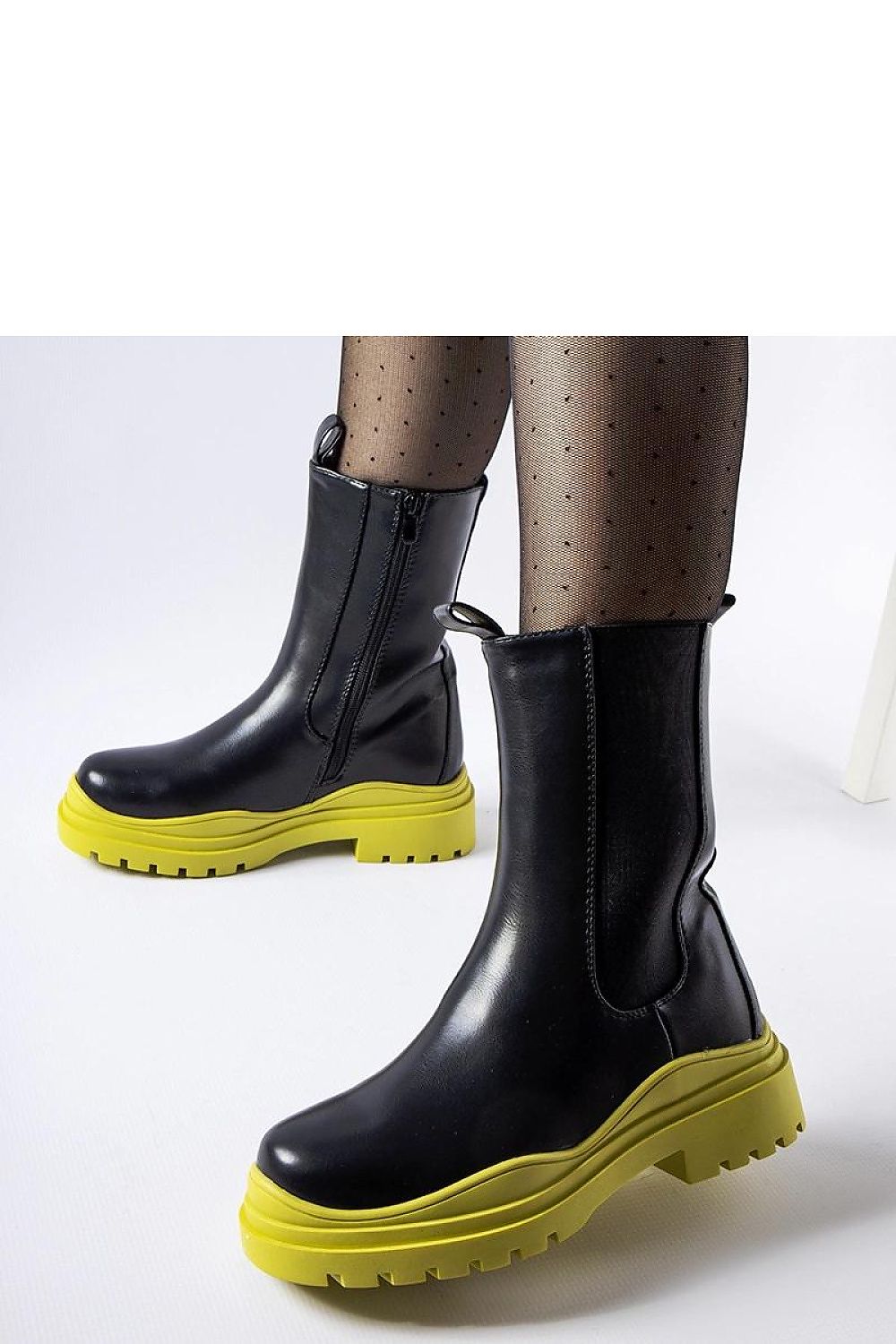   Czarne botki na kolorowej podeszwie Delebio - Solea 