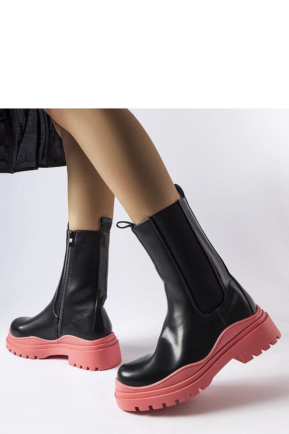   Czarne botki na kolorowej podeszwie Delebio - Solea 