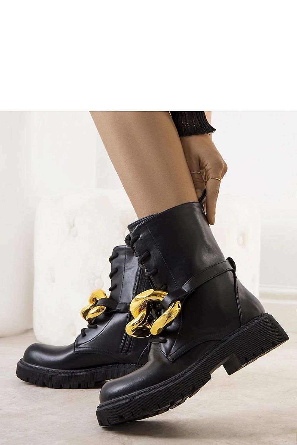   Czarne traperki z łańcuchem Galar - Solea 