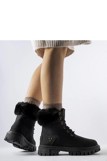   Czarne trapery z ozdobnym futerkiem Alberta - Solea 