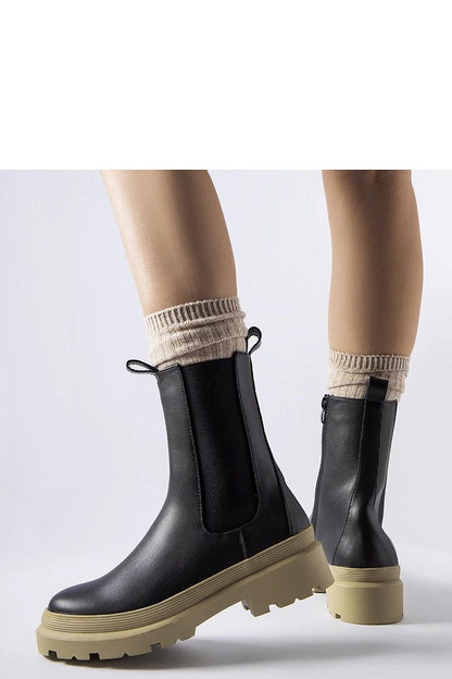   Czarne botki na oliwkowej podeszwie Georgette - Solea 