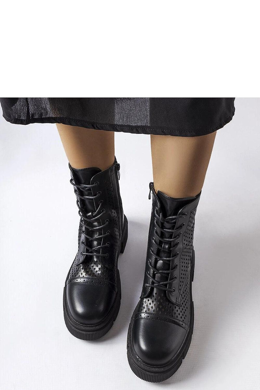   Czarne ażurowe botki Corpus - Solea 