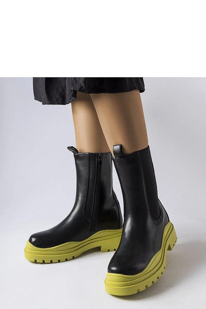   Czarne botki na kolorowej podeszwie Delebio - Solea 