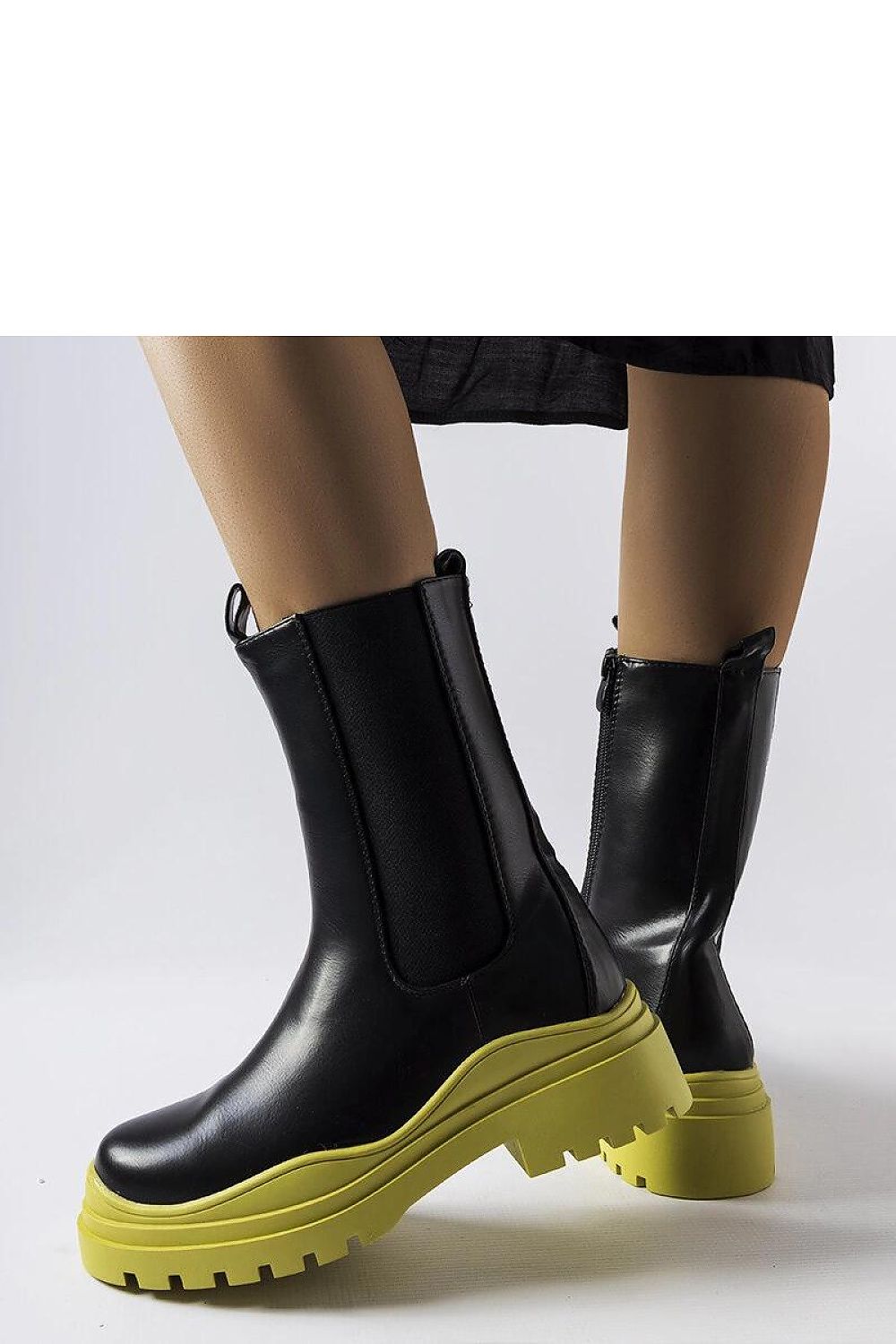   Czarne botki na kolorowej podeszwie Delebio - Solea 