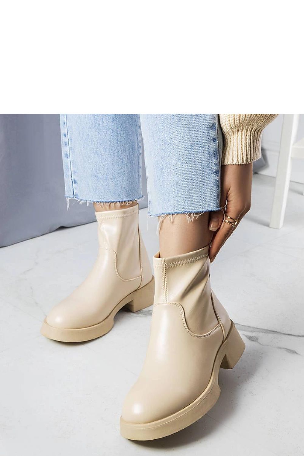   Beżowe klasyczne botki Victoire - Solea 