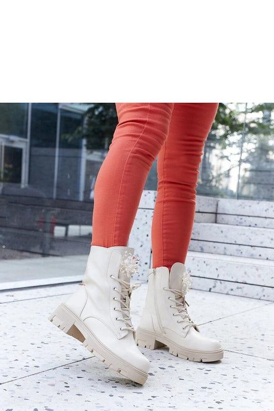   Beżowe botki z ozdobnymi koralikami Accadia - Solea 