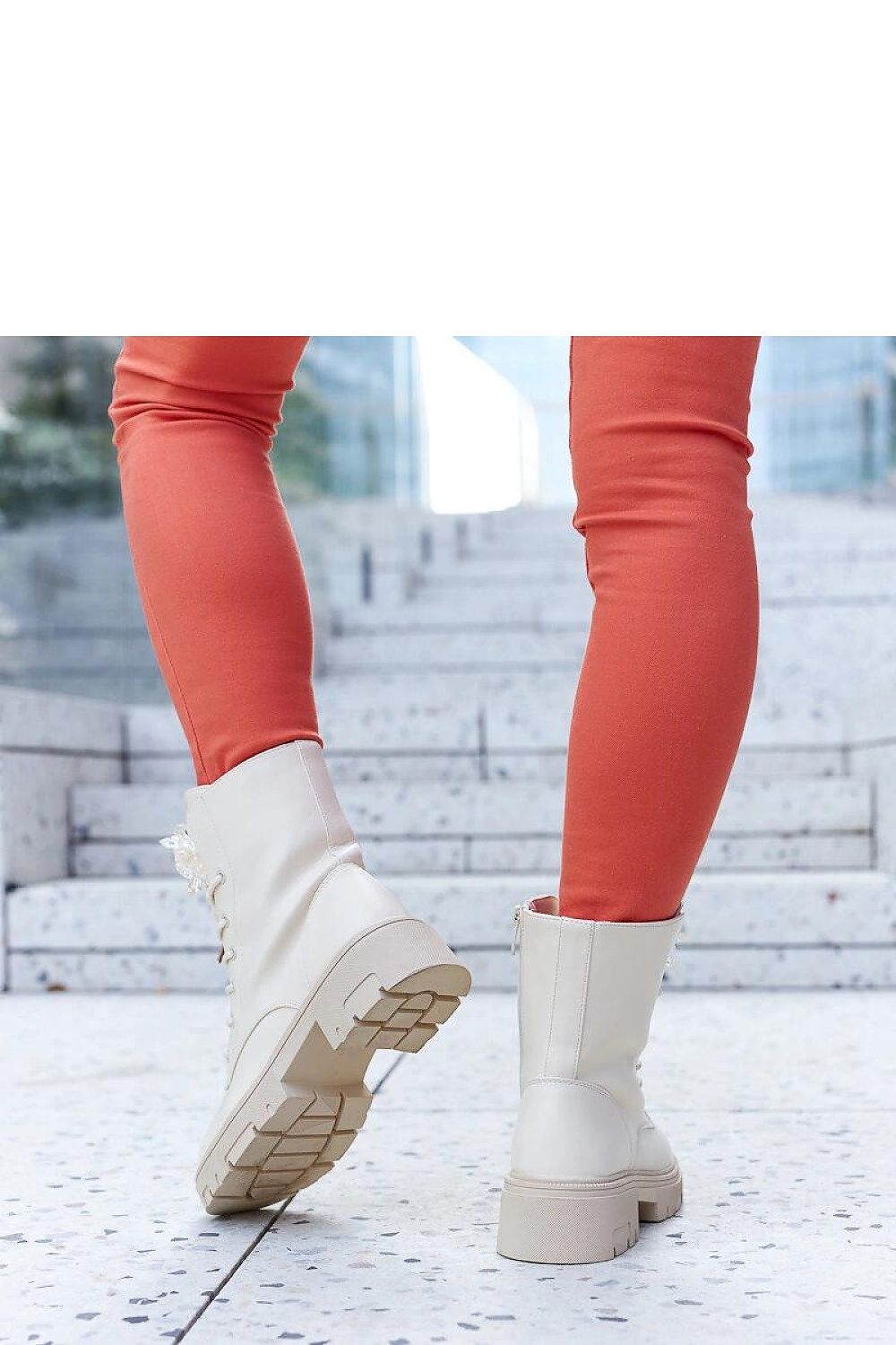   Beżowe botki z ozdobnymi koralikami Accadia - Solea 