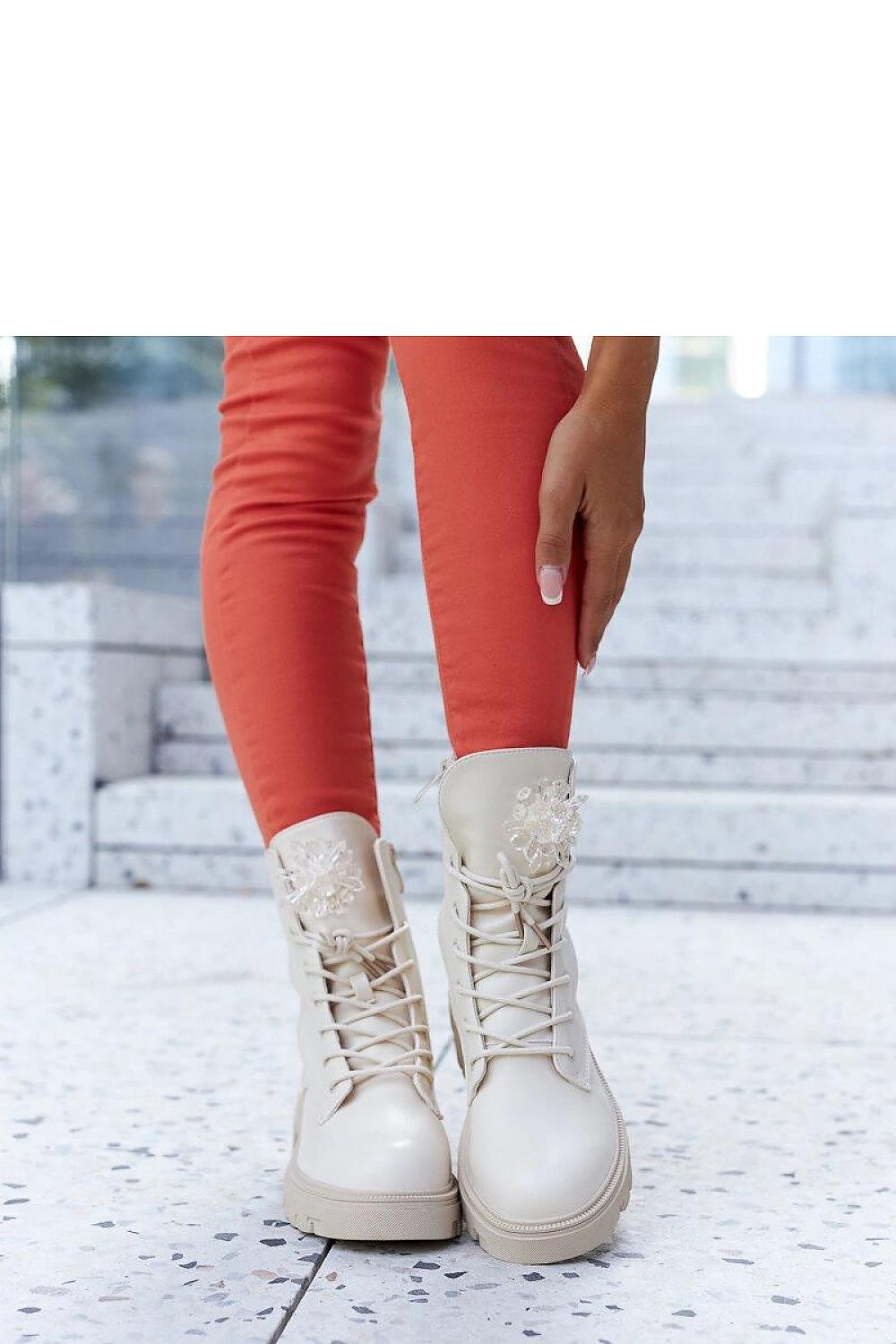   Beżowe botki z ozdobnymi koralikami Accadia - Solea 