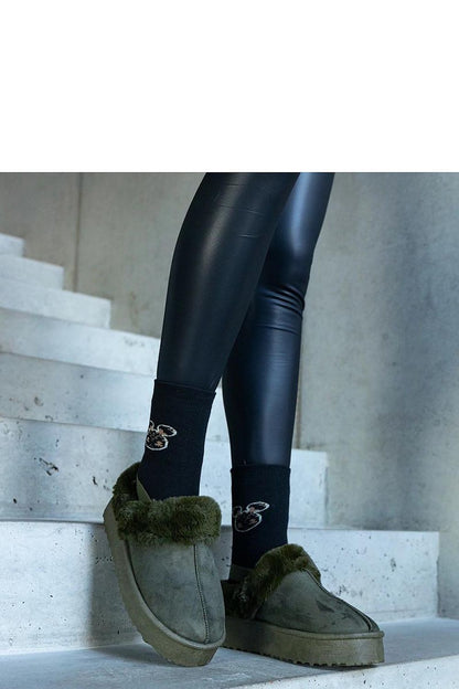   Zielone kapcie na platformie ozdobione futerkiem i z gumką przy pięcie Frank - Solea 