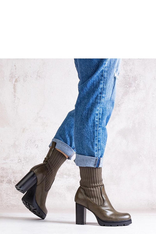   Zielone botki na słupku z eko skóry Asera - Solea 