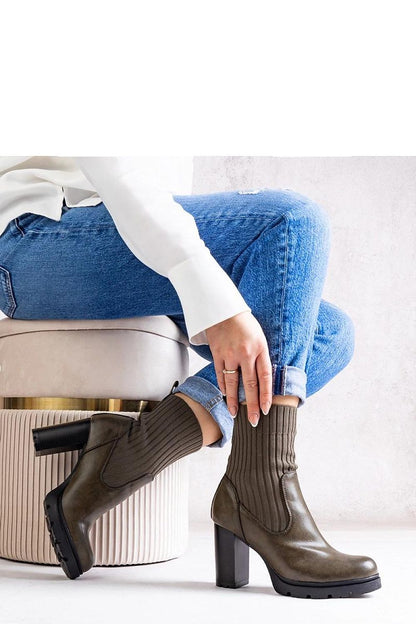   Zielone botki na słupku z eko skóry Asera - Solea 