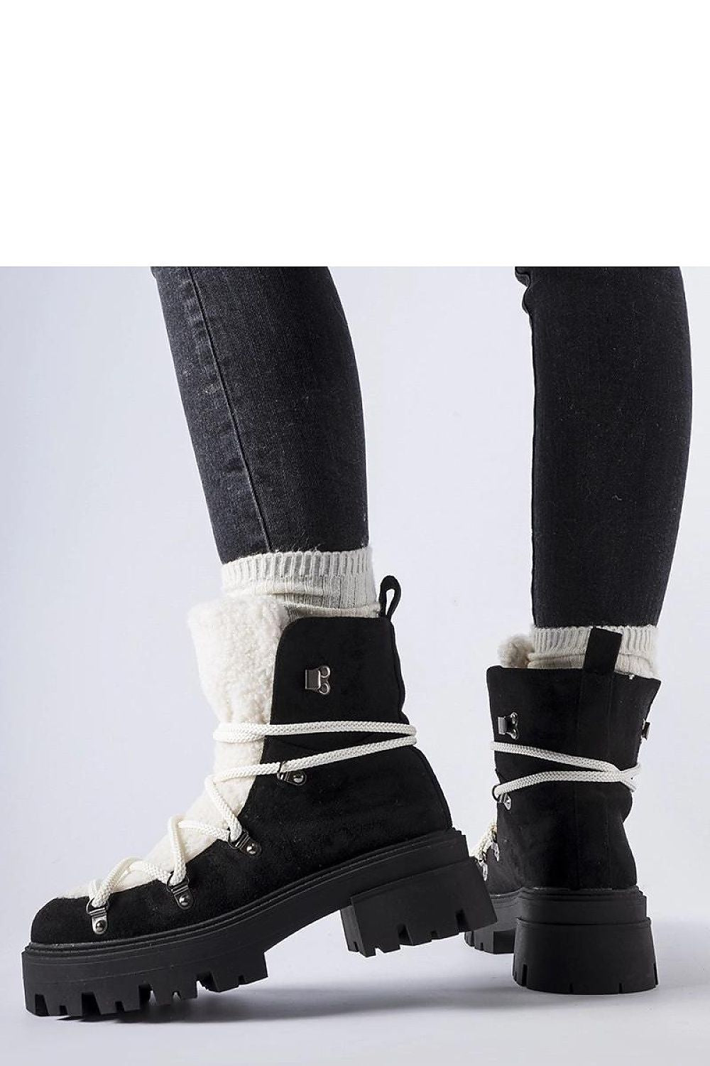   Czarne workery z ozdobnym językiem Perugia - Solea 