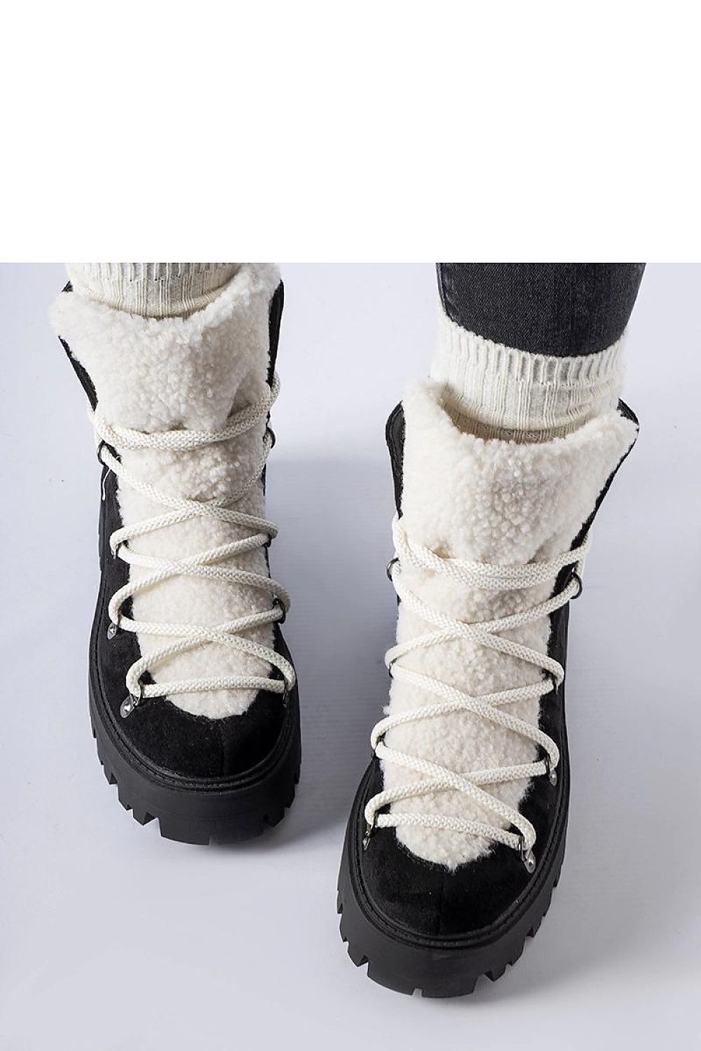   Czarne workery z ozdobnym językiem Perugia - Solea 