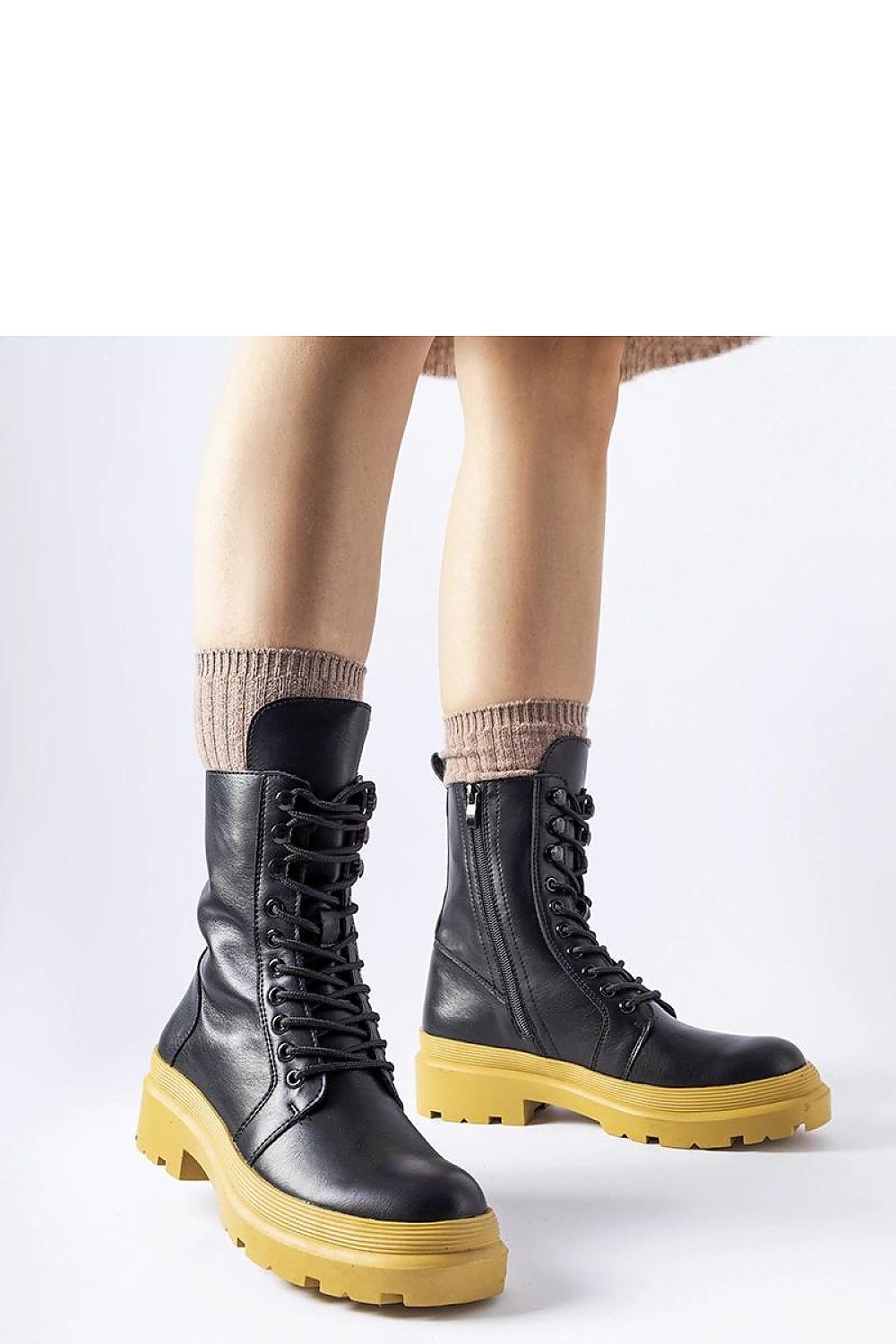   Czarne trapery na żółtej podeszwie Quennie - Solea 