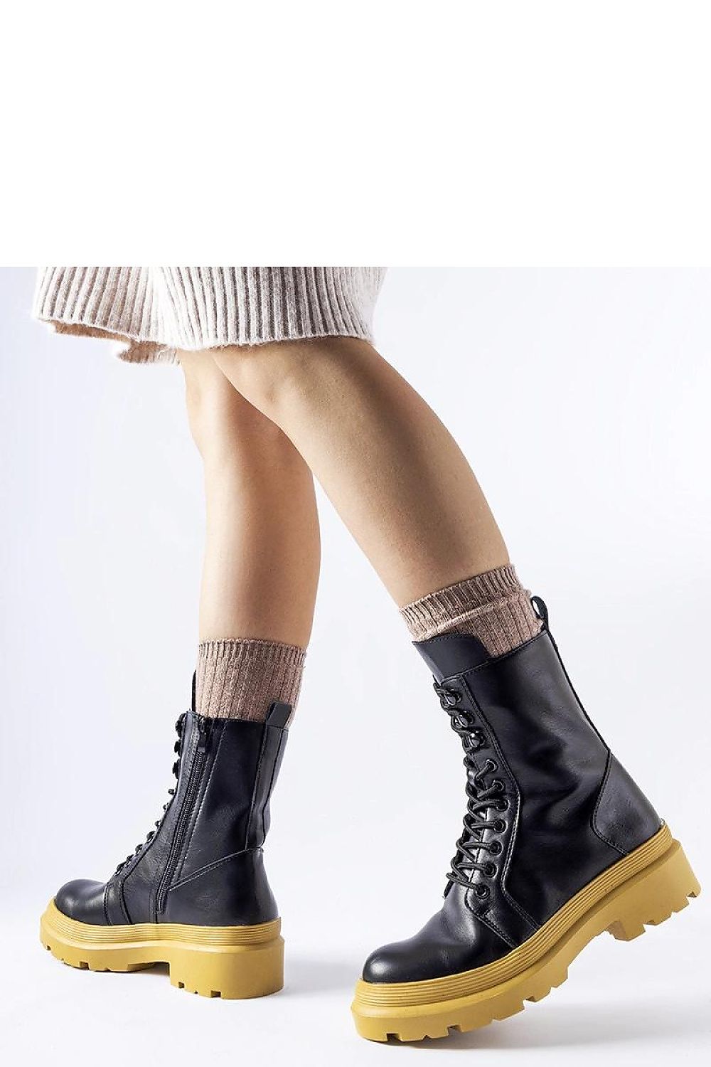   Czarne trapery na żółtej podeszwie Quennie - Solea 