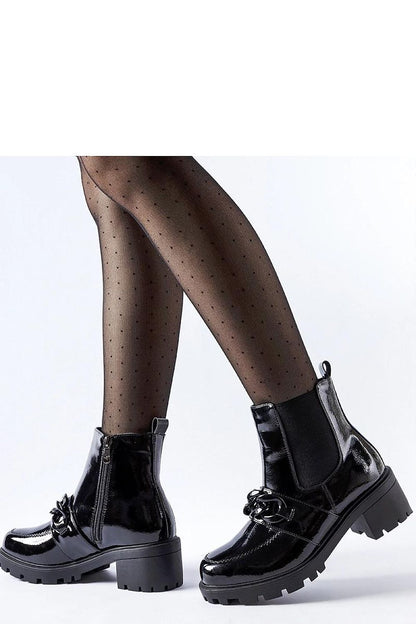   Czarne lakierowa ocieplane botki z klamerka Leo - Solea 
