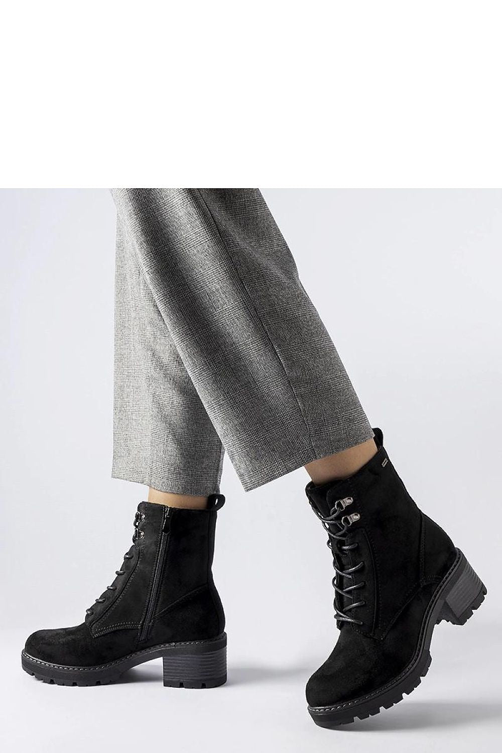   Czarne wiązane botki na klocku Clementina - Solea 