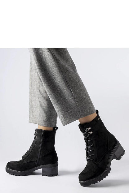   Czarne wiązane botki na klocku Clementina - Solea 