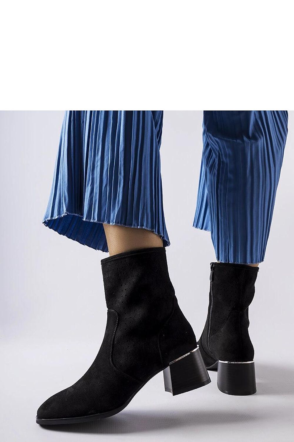   Czarne botki z perforowaną cholewką Cavallo - Solea 