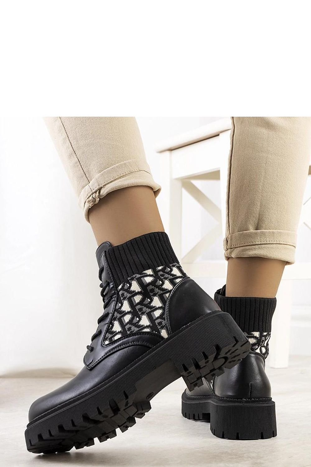   Czarne botki z elastyczną cholewką Giganti - Solea 