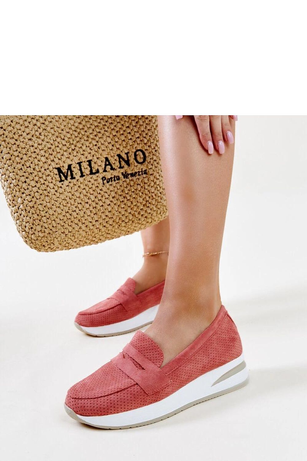  Różowe perforowane półbuty Muna - Solea 