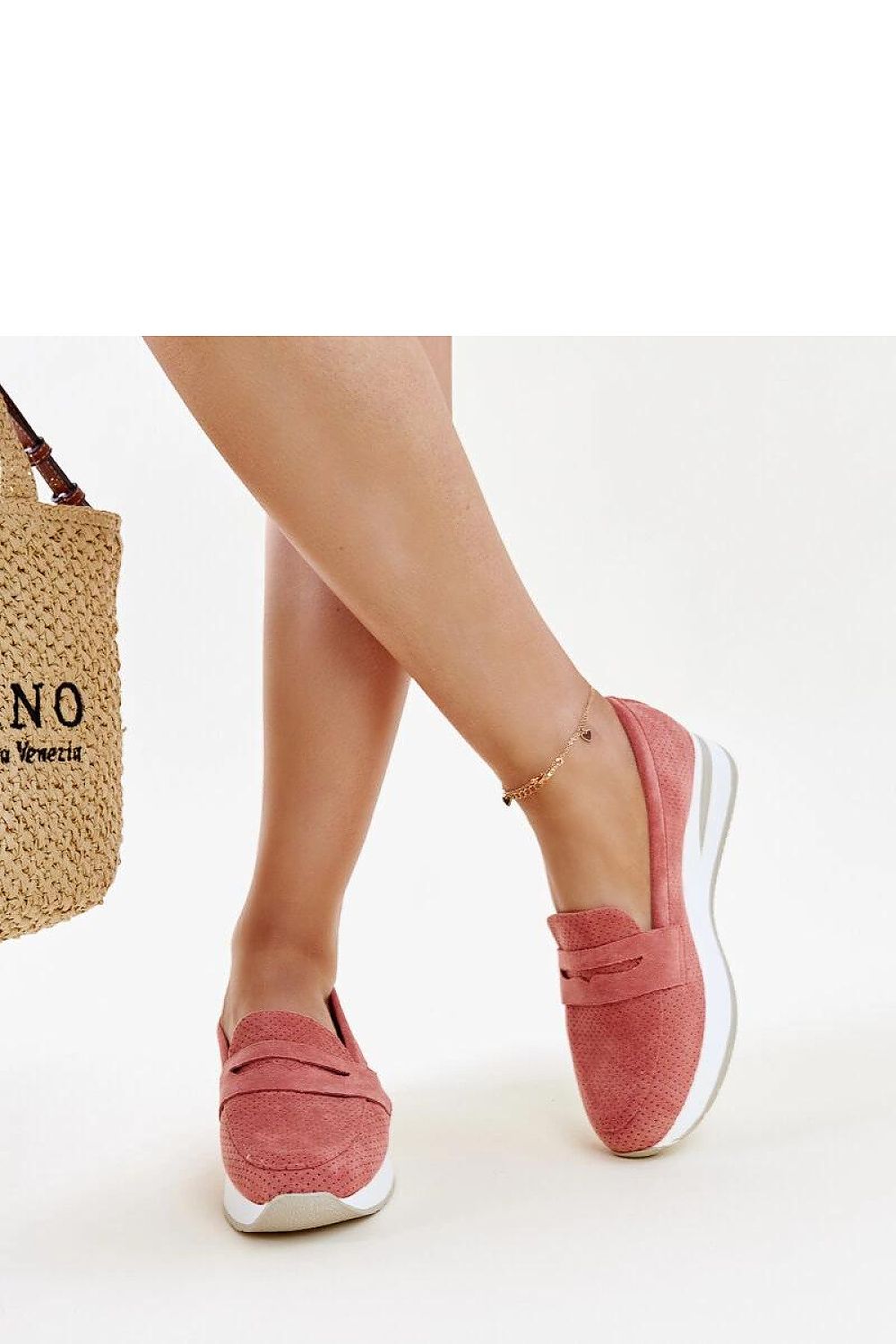   Różowe perforowane półbuty Muna - Solea 