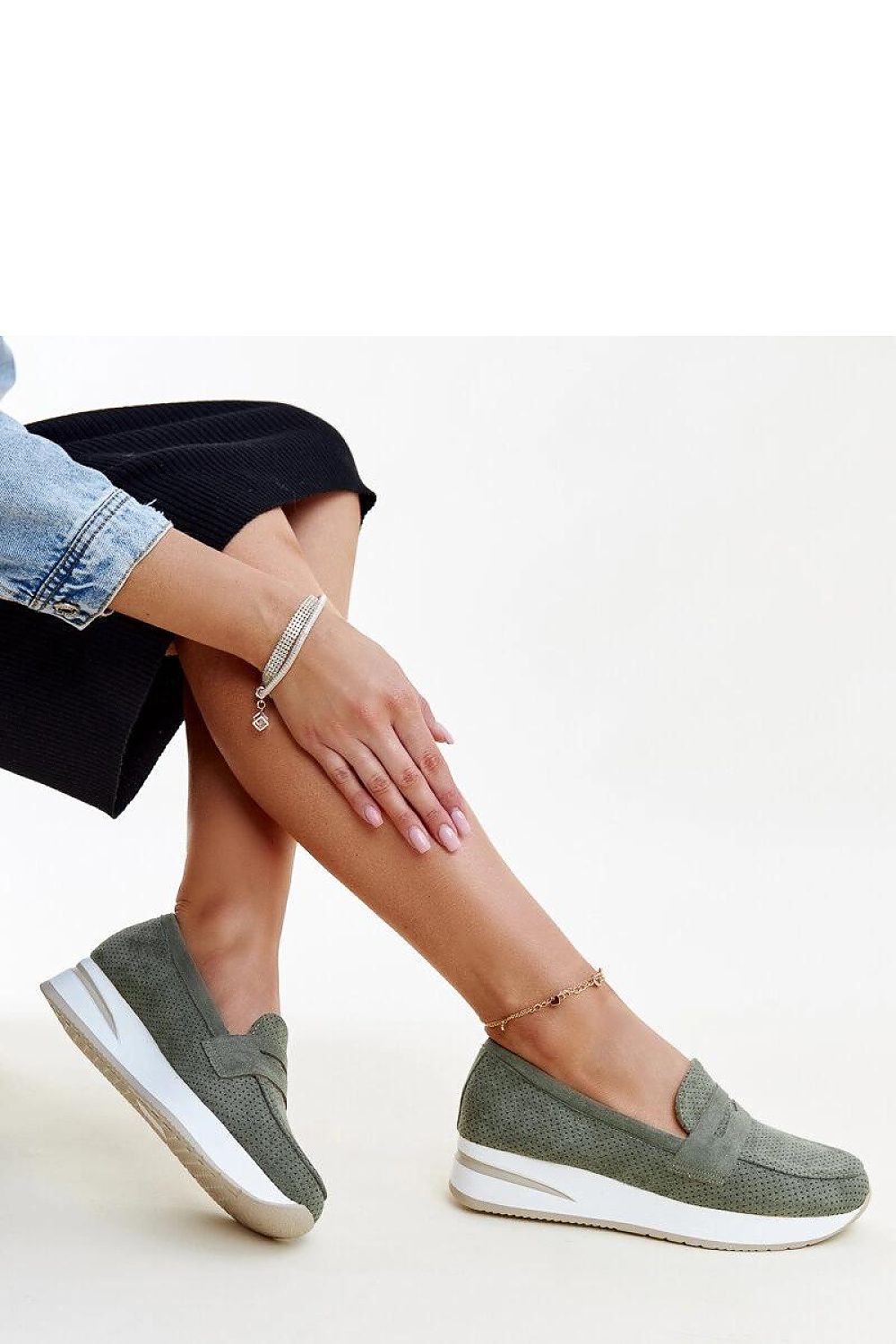   Zielone perforowane półbuty Muna - Solea 