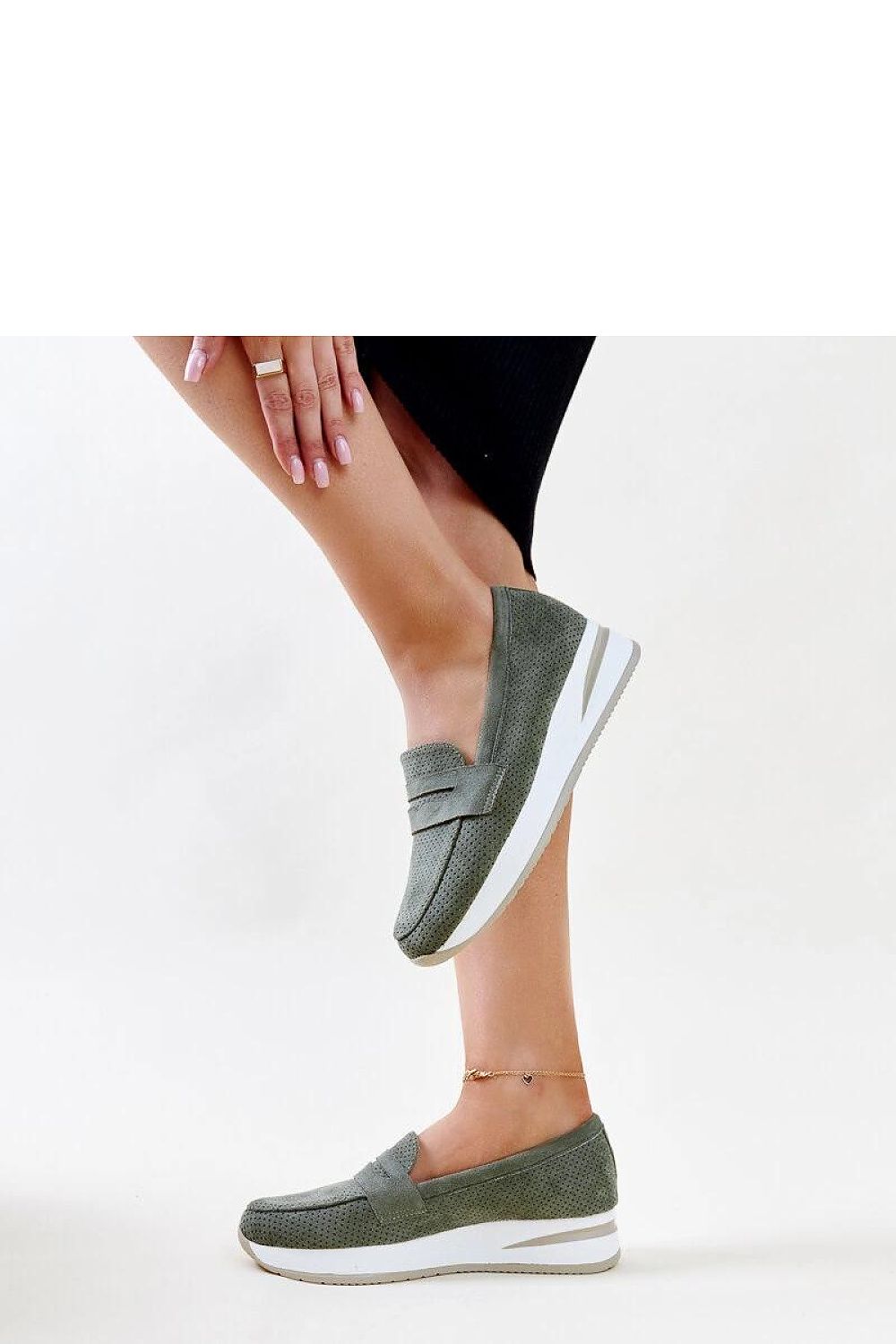   Zielone perforowane półbuty Muna - Solea 