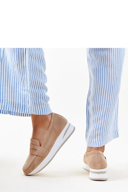   Brązowe perforowane półbuty Muna - Solea 