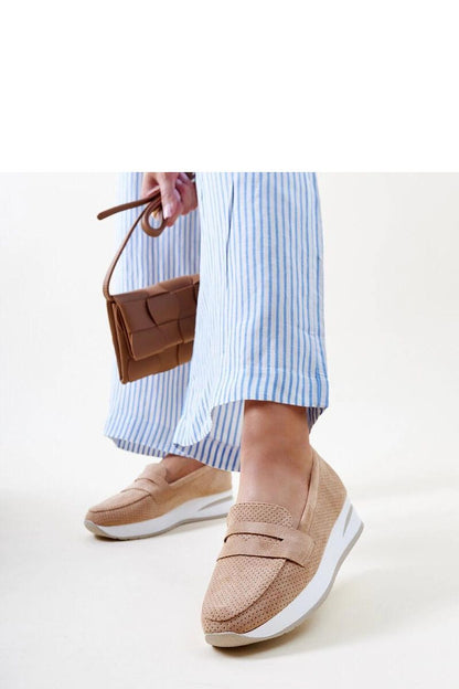   Brązowe perforowane półbuty Muna - Solea 