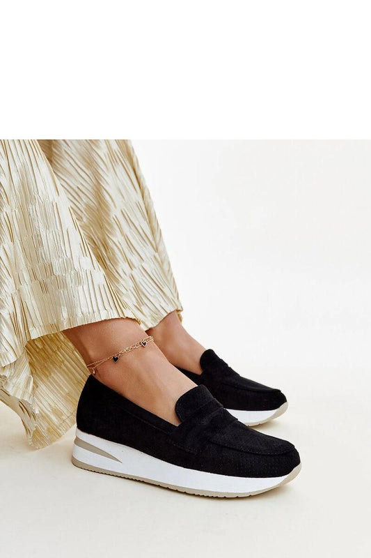   Czarne perforowane półbuty Muna - Solea 