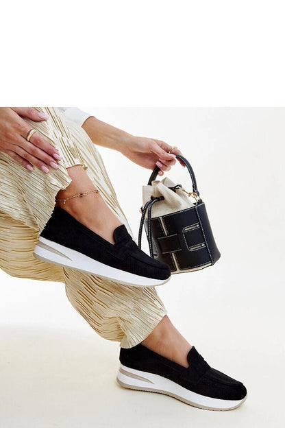   Czarne perforowane półbuty Muna - Solea 