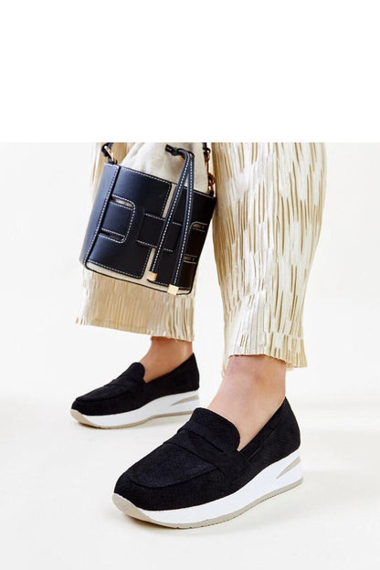   Czarne perforowane półbuty Muna - Solea 