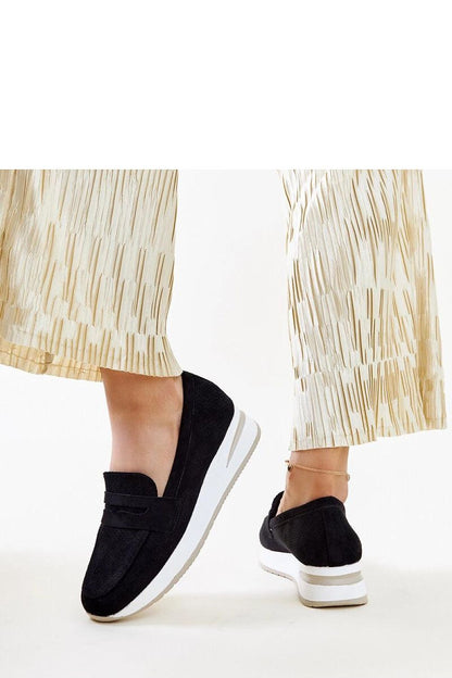   Czarne perforowane półbuty Muna - Solea 