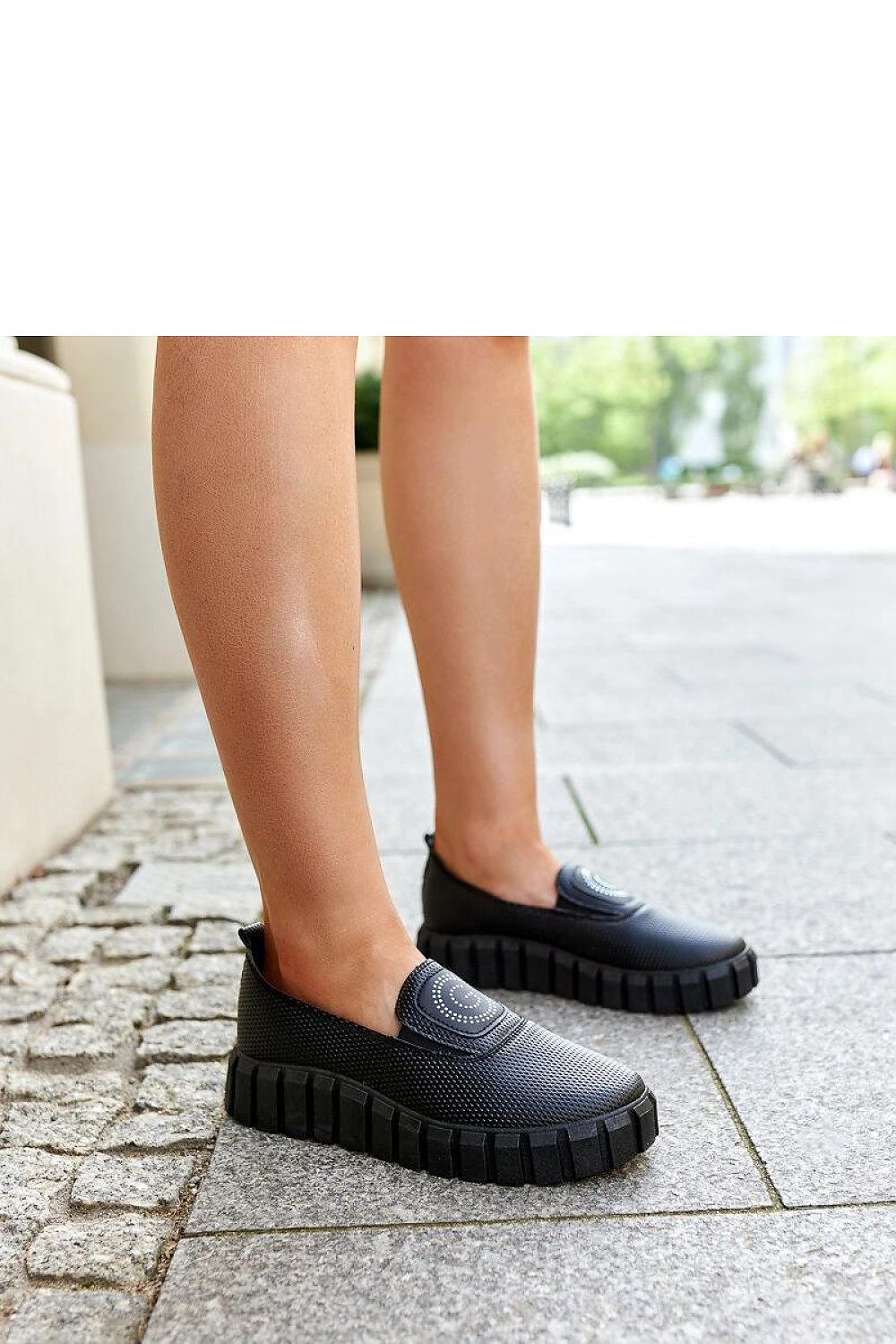   Czarne półbuty na masywnej podeszwie Teska - Solea 