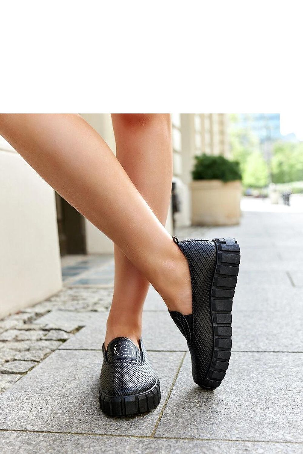   Czarne półbuty na masywnej podeszwie Teska - Solea 